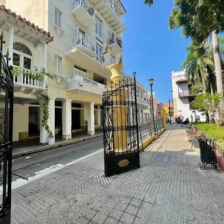 Plaza Bolivar Centro Historico Cartagena